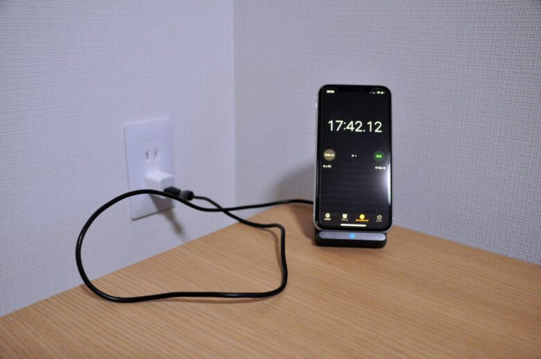 iPhoneのアダプタで充電
