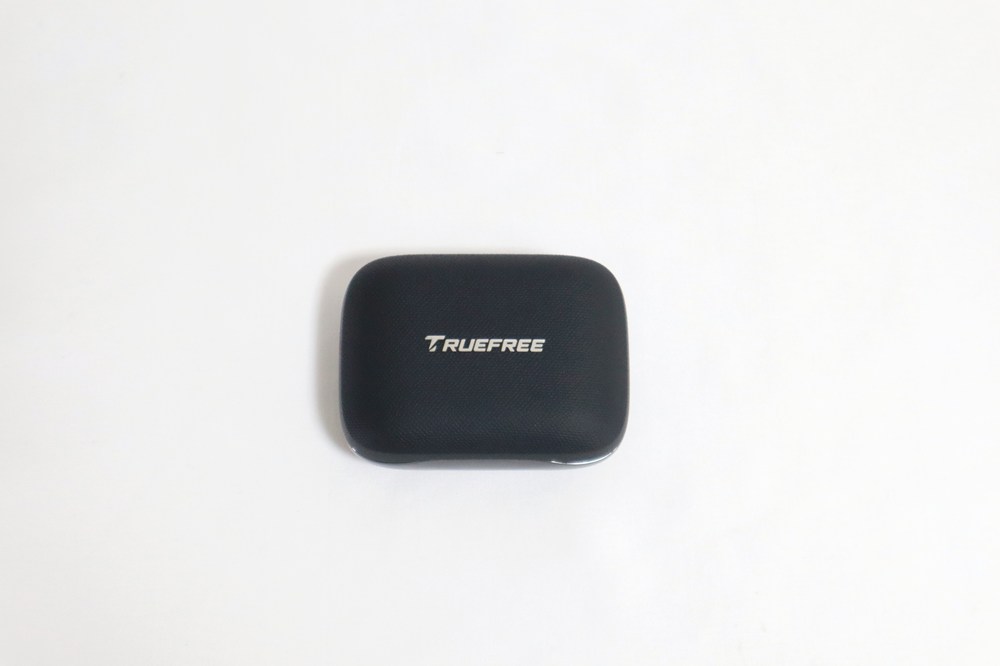 文字が銀色でかっこいいですし、黒もマット調