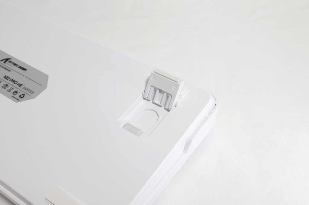 キーボードの角度を変えるための脚