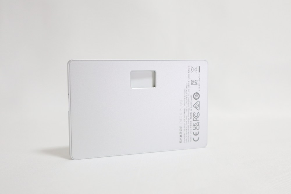 後面から見ると四角い穴