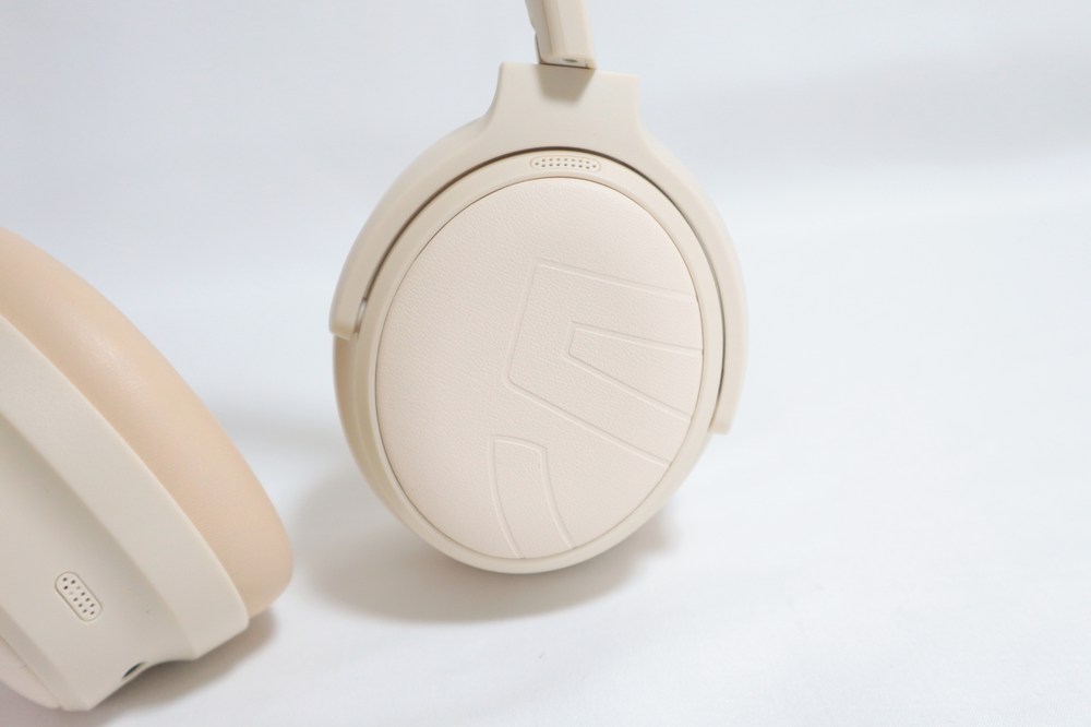 イヤーパッド外側