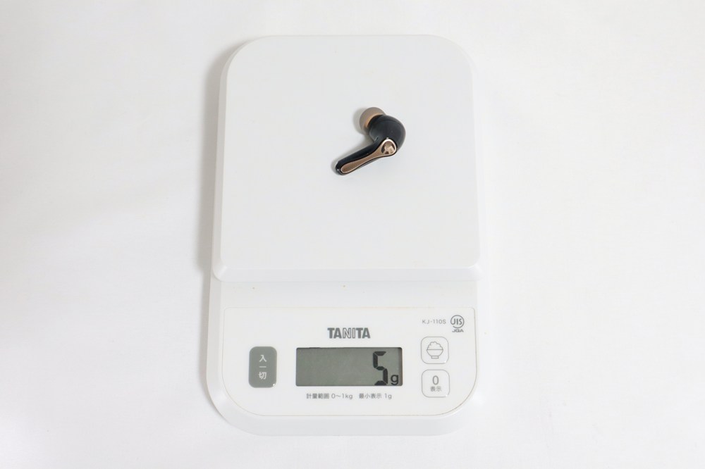 イヤホン自体の重さ