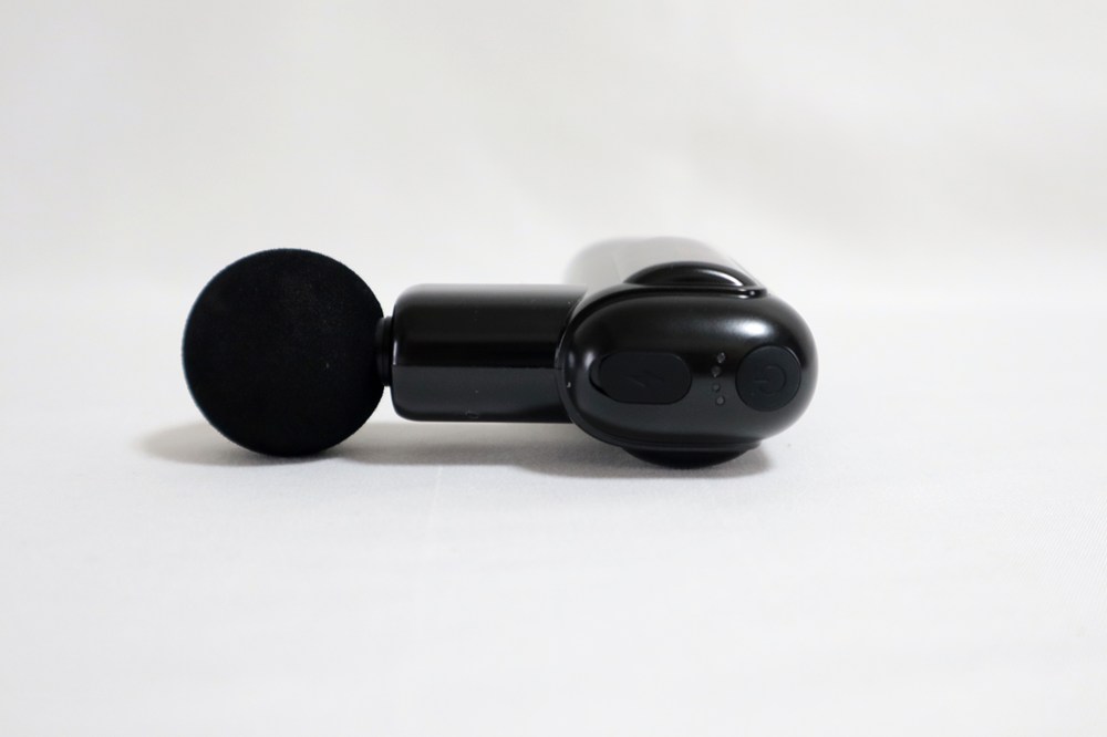 上部に電源ボタン