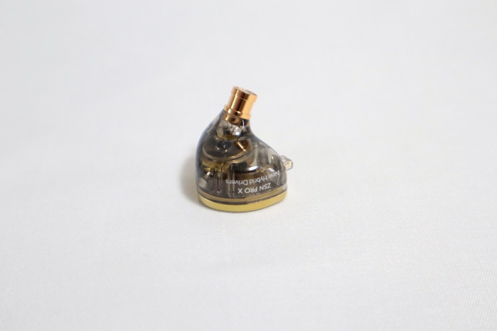 イヤーピースを取るとこのような感じ