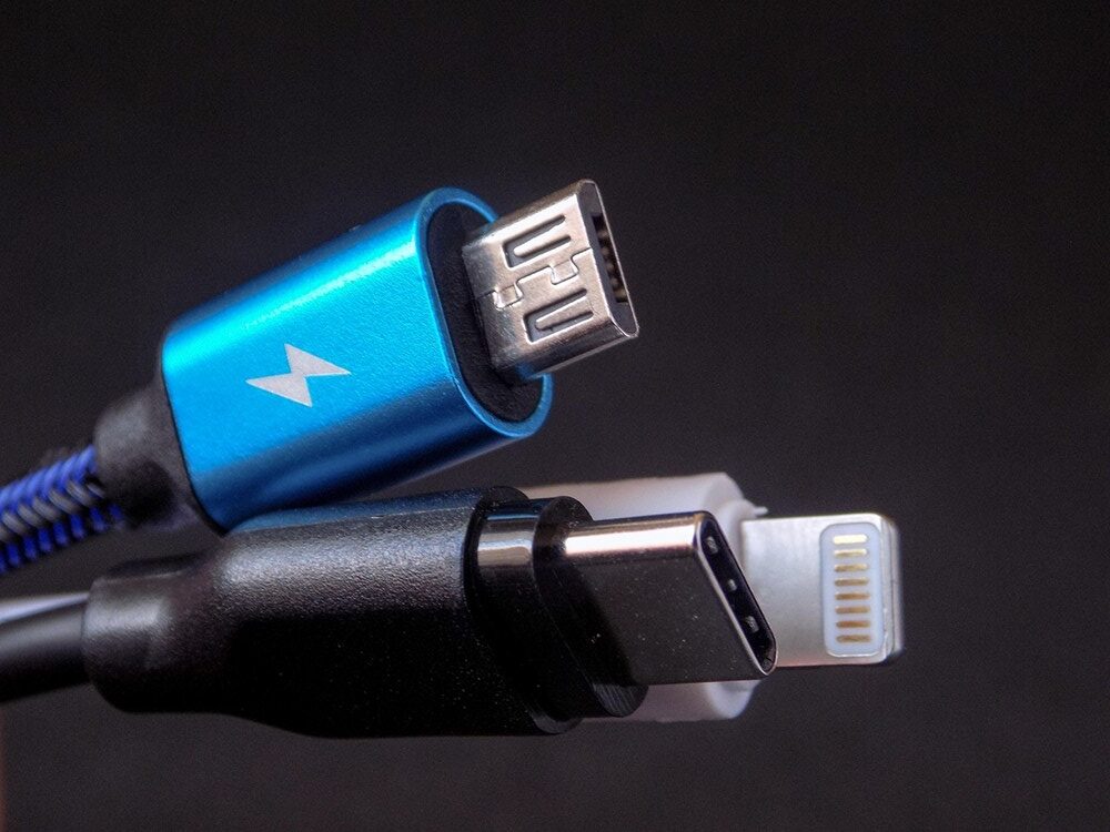 早見表｜USB4とThunderbolt 4の違い（いちばん大事なのは「最低保証」）