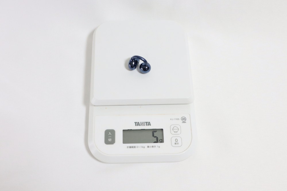 イヤホン単体では5g(実測)です。